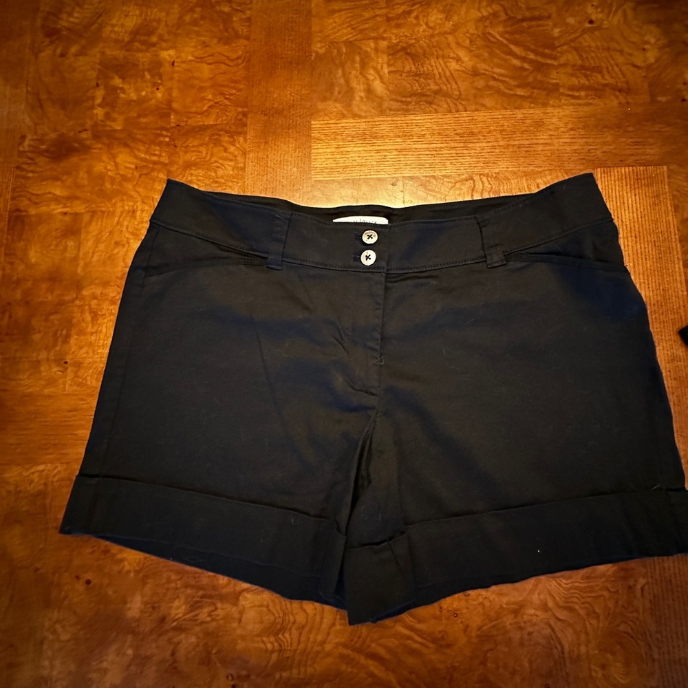 WHBM- black shorts sz12
